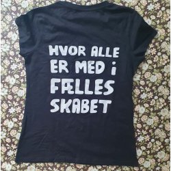 Settlementet T-shirt Alle er en del af fllesskabet